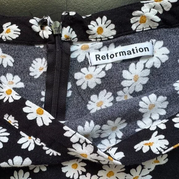 REFORMATION Bea Daisy Daisies Skirt Black 4P - Picture 2 of 3